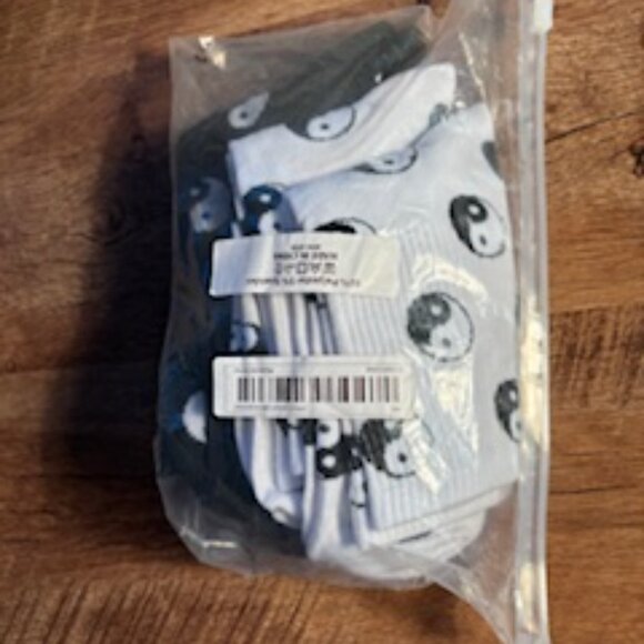 Yin-Yang Dressy Socks x 4 New - Picture 3 of 4